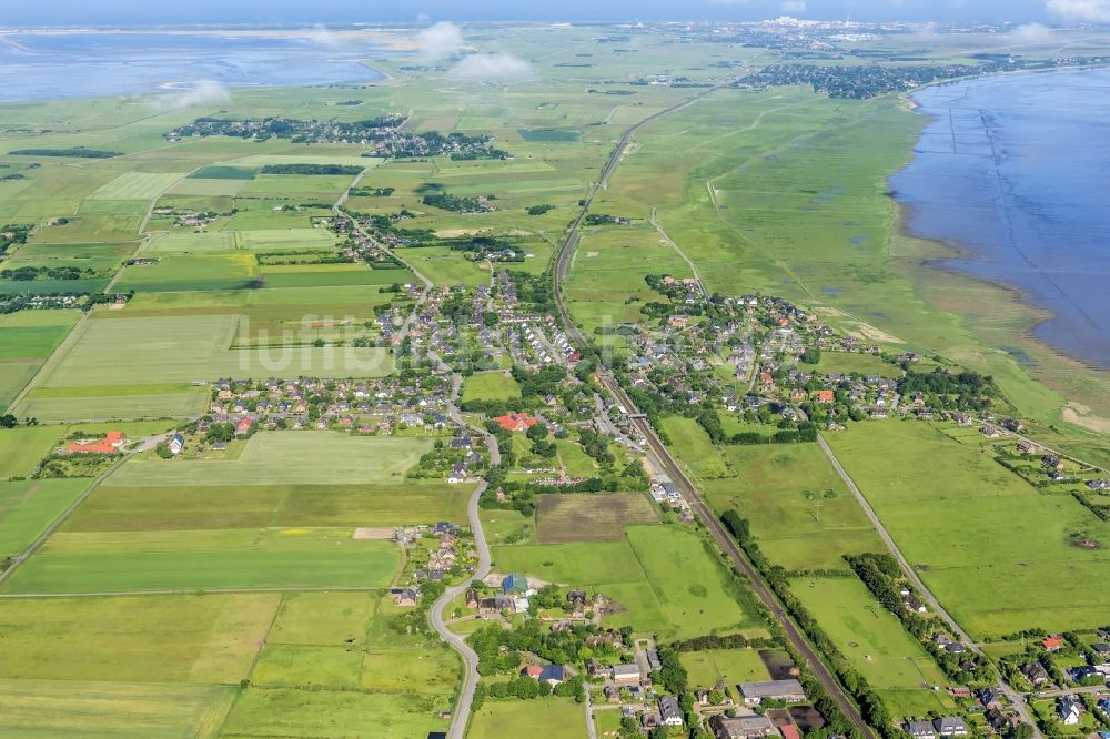 Luftaufnahme Sylt-Ost - Ortskern und Orts- Zentrum an der Meeres- Küste der Nordsee in Morsum im Bundesland Schleswig-Holstein