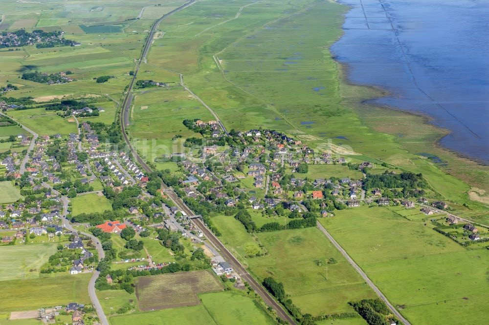 Sylt-Ost von oben - Ortskern und Orts- Zentrum an der Meeres- Küste der Nordsee in Morsum im Bundesland Schleswig-Holstein