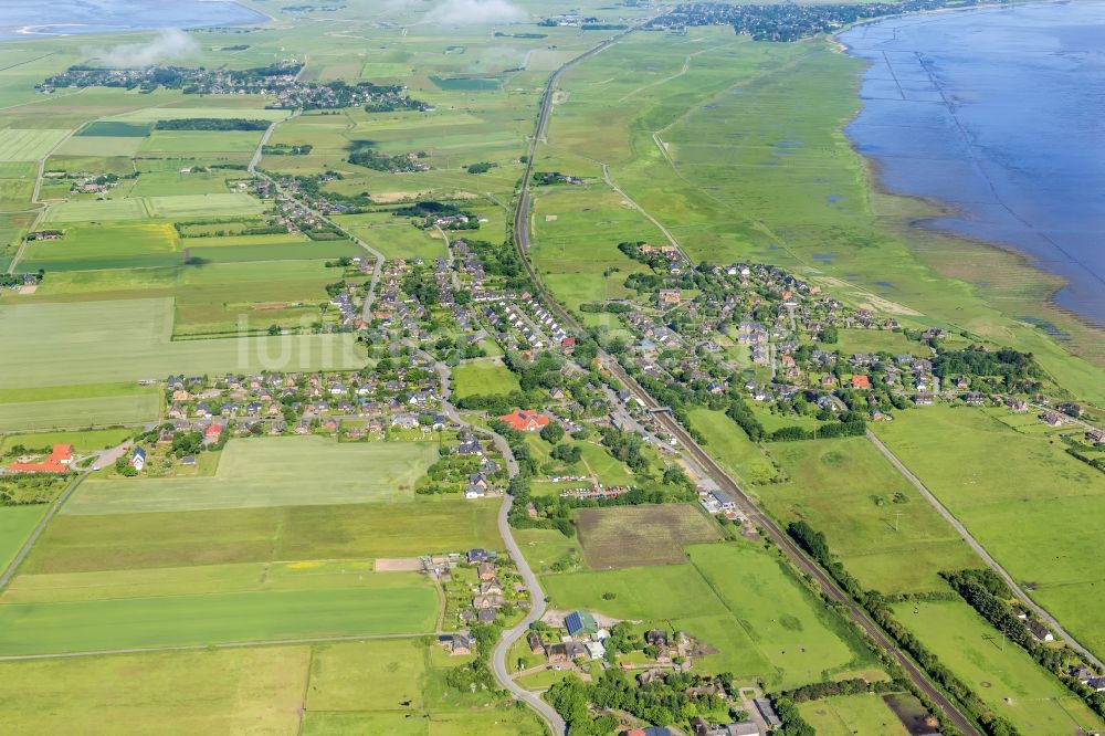 Sylt-Ost aus der Vogelperspektive: Ortskern und Orts- Zentrum an der Meeres- Küste der Nordsee in Morsum im Bundesland Schleswig-Holstein