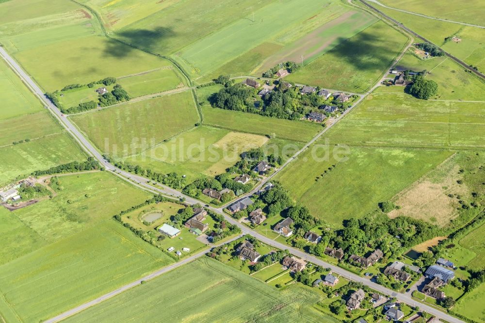 Luftaufnahme Sylt-Ost - Ortskern und Orts- Zentrum an der Meeres- Küste der Nordsee in Morsum im Bundesland Schleswig-Holstein