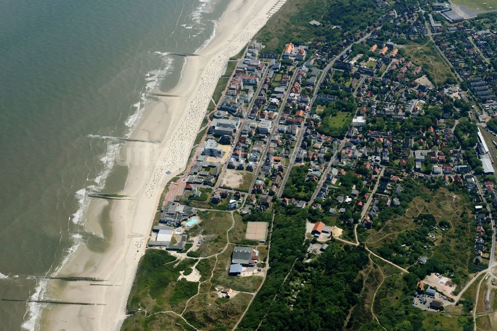 Wangerooge von oben - Ortskern und Orts- Zentrum an der Meeres- Küste der Nordsee in Wangerooge im Bundesland Niedersachsen