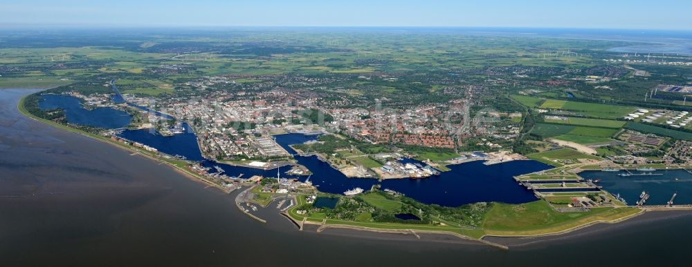 Wilhelmshaven aus der Vogelperspektive: Ortskern und Orts- Zentrum an der Meeres- Küste der Nordsee in Wilhelmshaven im Bundesland Niedersachsen