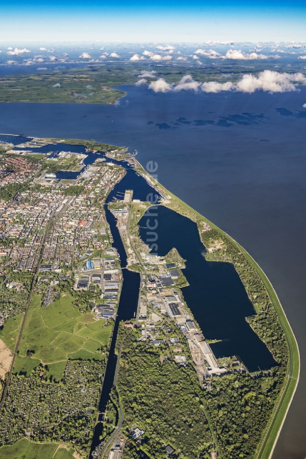 Wilhelmshaven aus der Vogelperspektive: Ortskern und Orts- Zentrum an der Meeres- Küste der Nordsee in Wilhelmshaven im Bundesland Niedersachsen