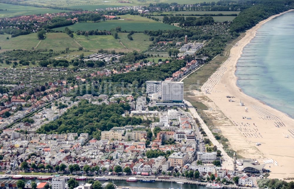 Rostock von oben - Ortskern des Ostseebad Warnemünde in Rostock im Bundesland Mecklenburg-Vorpommern, Deutschland