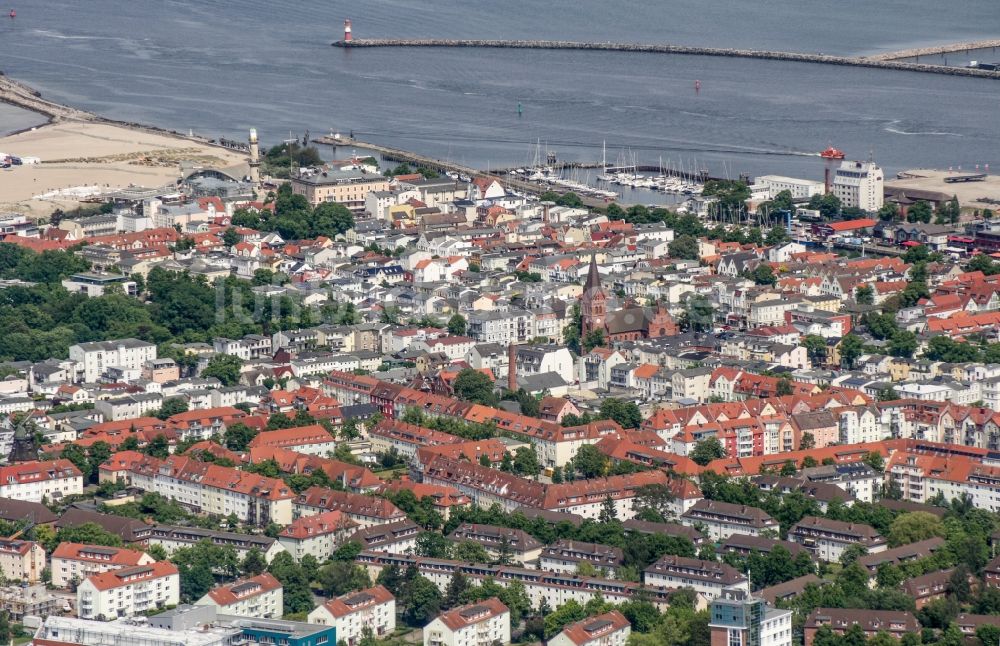 Rostock von oben - Ortskern des Ostseebad Warnemünde in Rostock im Bundesland Mecklenburg-Vorpommern, Deutschland