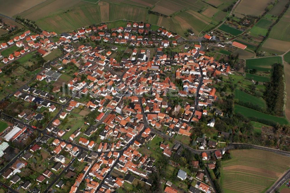 Schornsheim aus der Vogelperspektive: Ortskern von Schornsheim im Bundesland Rheinland-Pfalz