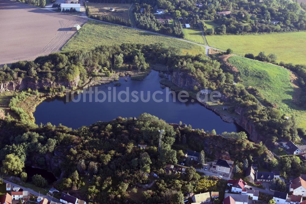 Luftbild Böhlitz - Ortskern am Uferbereich des alten Steinbruch -Sees in Böhlitz im Bundesland Sachsen