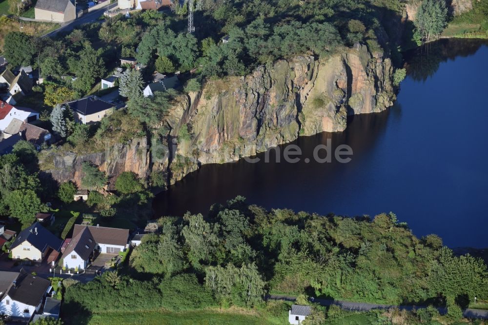 Luftbild Böhlitz - Ortskern am Uferbereich des alten Steinbruch -Sees in Böhlitz im Bundesland Sachsen