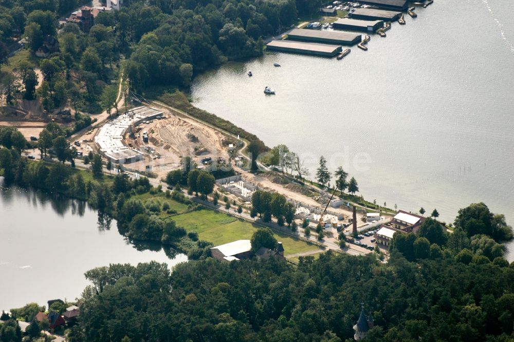 Waren (Müritz) von oben - Ortskern am Uferbereich der Binnenmüritz in Waren (Müritz) im Bundesland Mecklenburg-Vorpommern