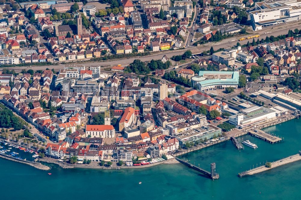 Friedrichshafen aus der Vogelperspektive: Ortskern am Uferbereich des Bodensee in Friedrichshafen im Bundesland Baden-Württemberg, Deutschland