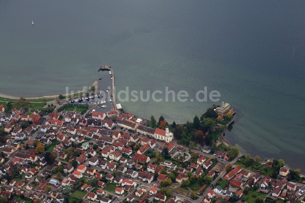 Luftaufnahme Langenargen - Ortskern am Uferbereich des Bodensee in Langenargen im Bundesland Baden-Württemberg, Deutschland