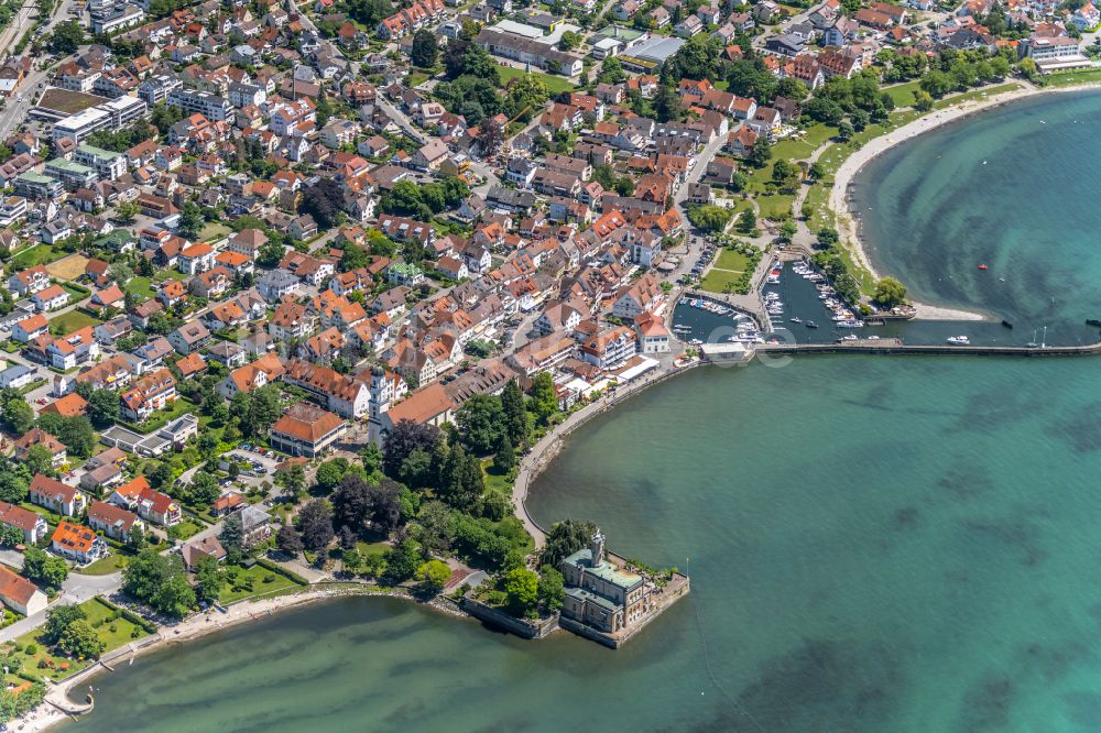 Langenargen aus der Vogelperspektive: Ortskern am Uferbereich des Bodensee in Langenargen im Bundesland Baden-Württemberg, Deutschland