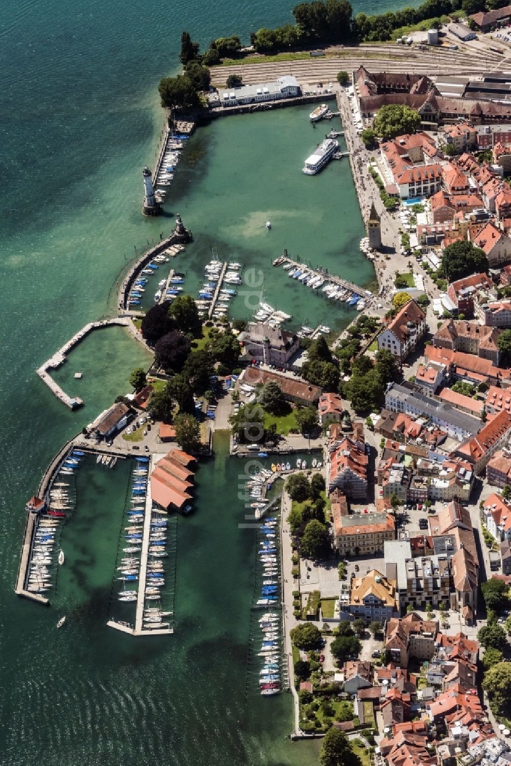 Luftaufnahme Lindau (Bodensee) - Ortskern am Uferbereich des Bodensee in Lindau (Bodensee) im Bundesland Bayern, Deutschland