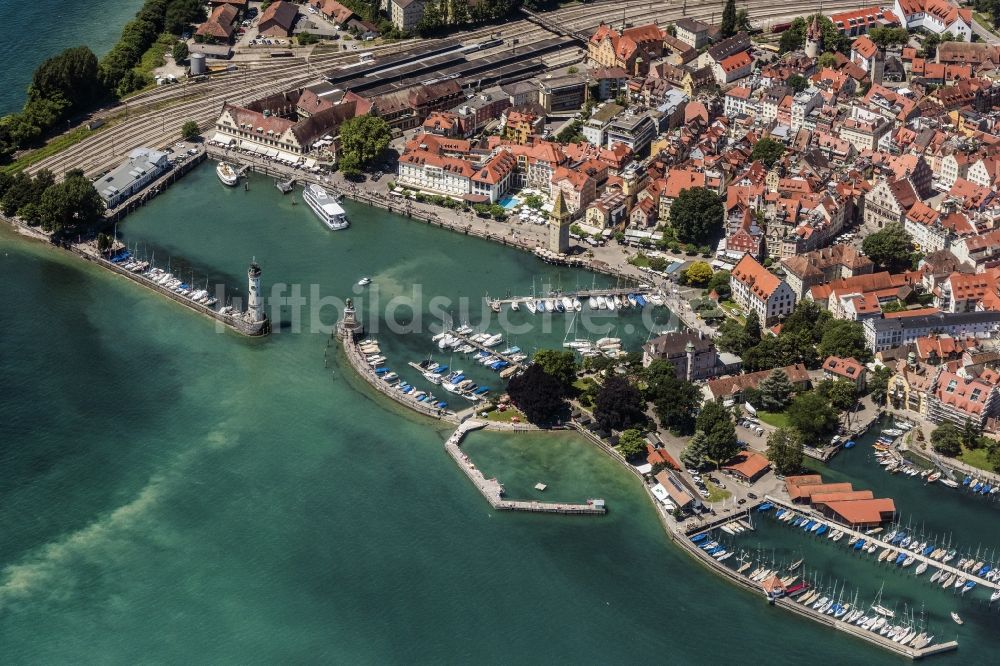 Luftaufnahme Lindau (Bodensee) - Ortskern am Uferbereich des Bodensee in Lindau (Bodensee) im Bundesland Bayern, Deutschland