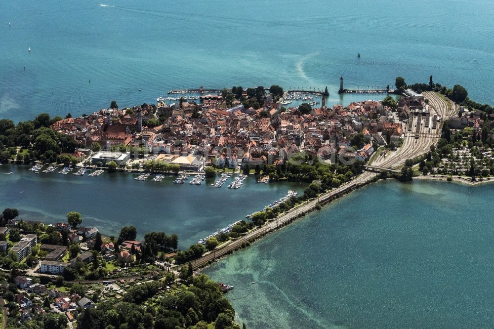 Lindau (Bodensee) aus der Vogelperspektive: Ortskern am Uferbereich des Bodensee in Lindau (Bodensee) im Bundesland Bayern, Deutschland