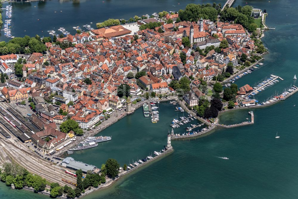 Lindau (Bodensee) aus der Vogelperspektive: Ortskern am Uferbereich des Bodensee in Lindau (Bodensee) im Bundesland Bayern, Deutschland