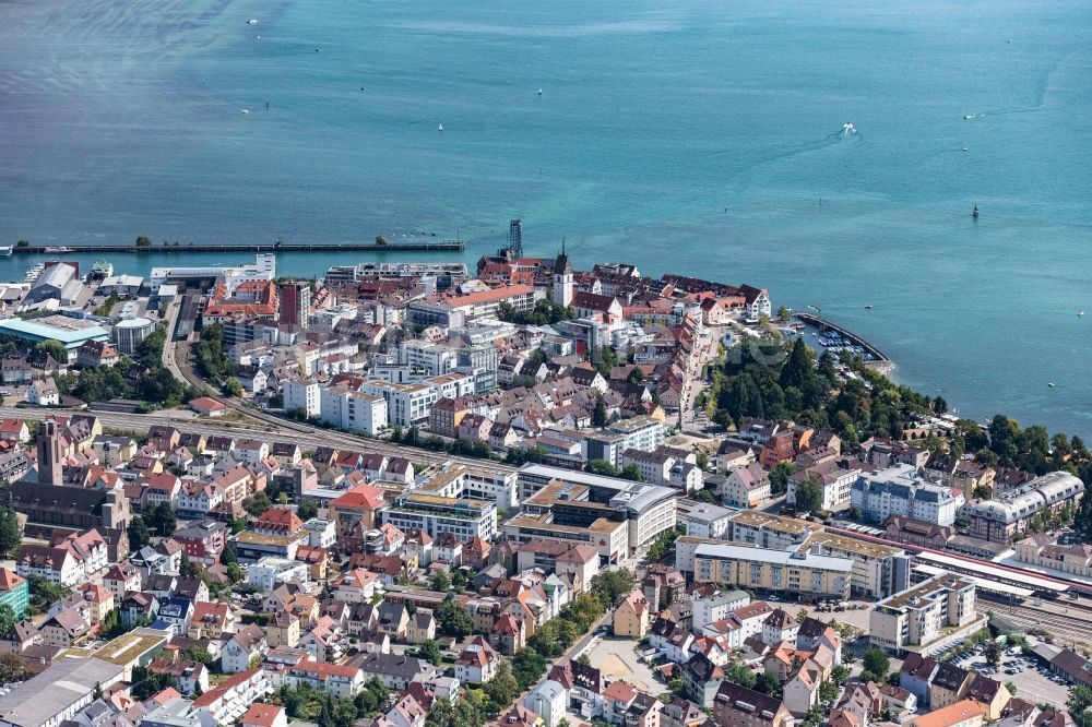 Friedrichshafen von oben - Ortskern am Uferbereich des Bodensees in Friedrichshafen im Bundesland Baden-Württemberg, Deutschland