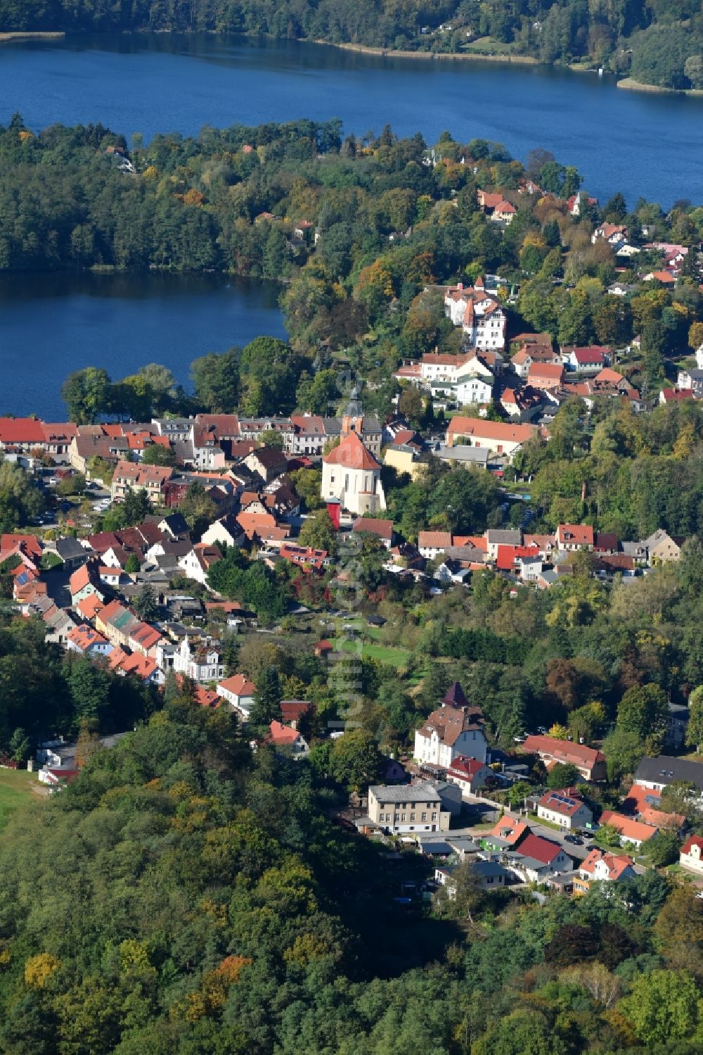 Luftbild Buckow (Märkische Schweiz) - Ortskern am Uferbereich des Buckowsee in Buckow (Märkische Schweiz) im Bundesland Brandenburg, Deutschland