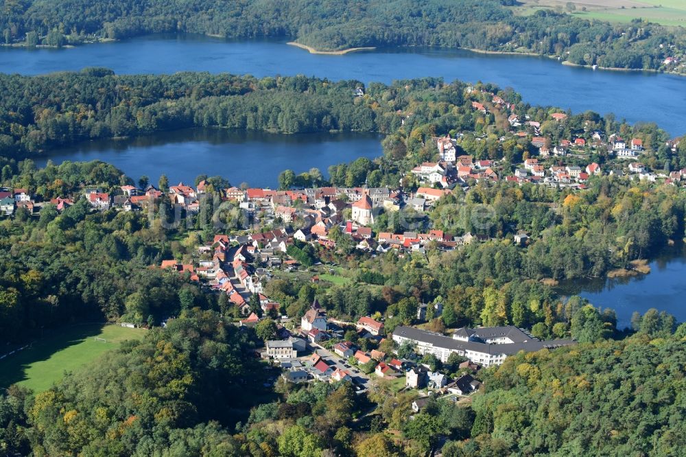 Buckow (Märkische Schweiz) von oben - Ortskern am Uferbereich des Buckowsee in Buckow (Märkische Schweiz) im Bundesland Brandenburg, Deutschland