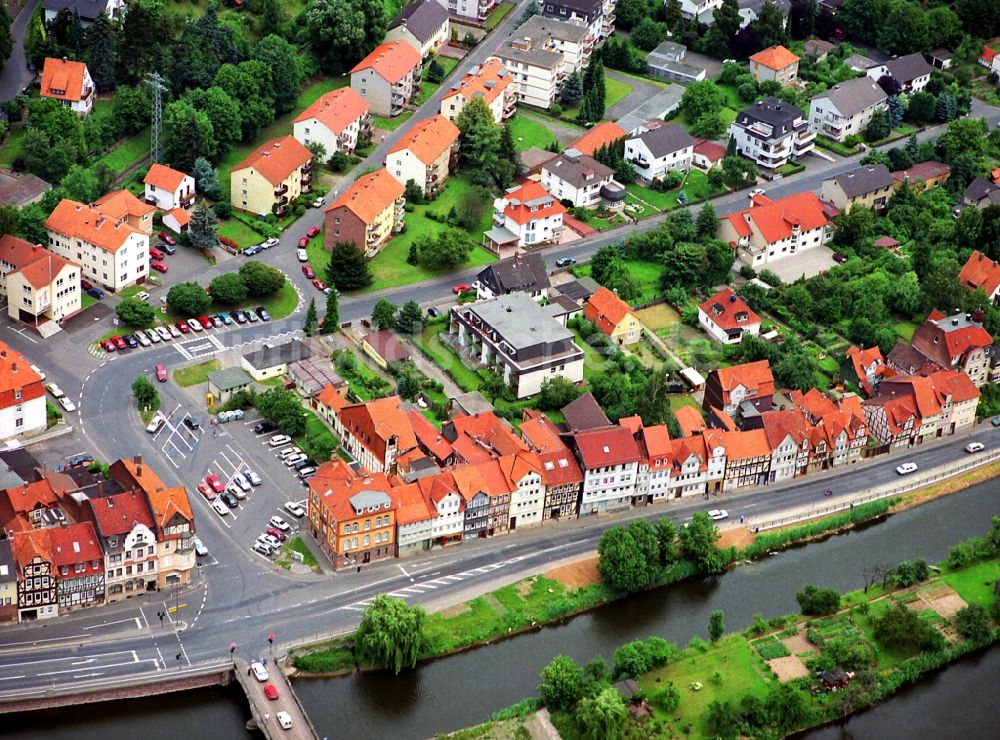 Luftbild Hann. Münden - Ortskern am Uferbereich des des Werra - Nebenarm am Uferbereich der Steinstraße - Flußverlaufes in Hann. Münden im Bundesland Niedersachsen