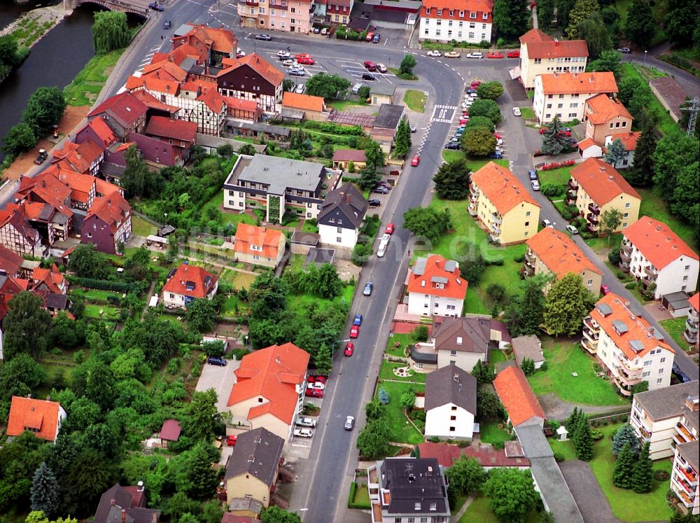 Luftaufnahme Hann. Münden - Ortskern am Uferbereich des des Werra - Nebenarm am Uferbereich der Steinstraße - Flußverlaufes in Hann. Münden im Bundesland Niedersachsen