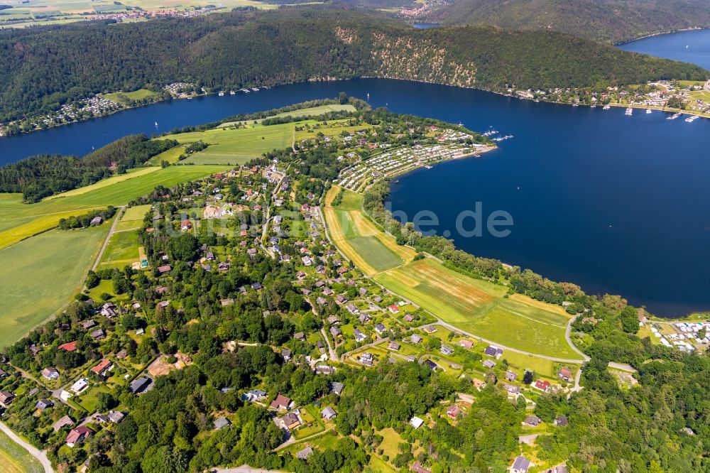 Bringhausen aus der Vogelperspektive: Ortskern am Uferbereich des Edersee in Bringhausen im Bundesland Hessen, Deutschland