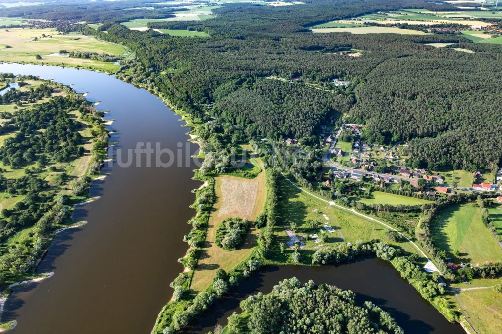 Bleckede von oben - Ortskern am Uferbereich der Elbe - Flußverlaufes in Alt Garge im Bundesland Niedersachsen, Deutschland