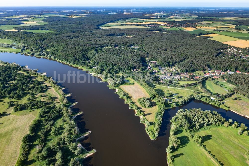 Bleckede aus der Vogelperspektive: Ortskern am Uferbereich der Elbe - Flußverlaufes in Alt Garge im Bundesland Niedersachsen, Deutschland