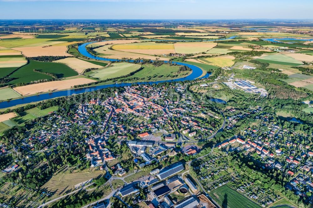 Belgern-Schildau aus der Vogelperspektive: Ortskern am Uferbereich der Elbe - Flußverlaufes in Belgern-Schildau im Bundesland Sachsen, Deutschland