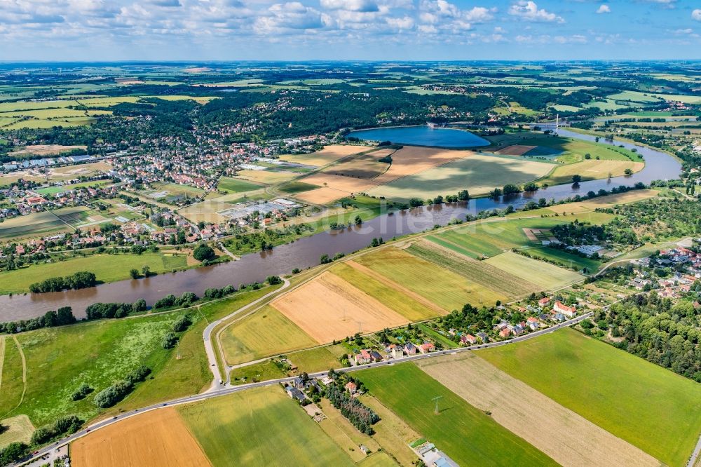 Luftaufnahme Cossebaude - Ortskern am Uferbereich des Elbe - Flußverlaufes in Cossebaude im Bundesland Sachsen, Deutschland