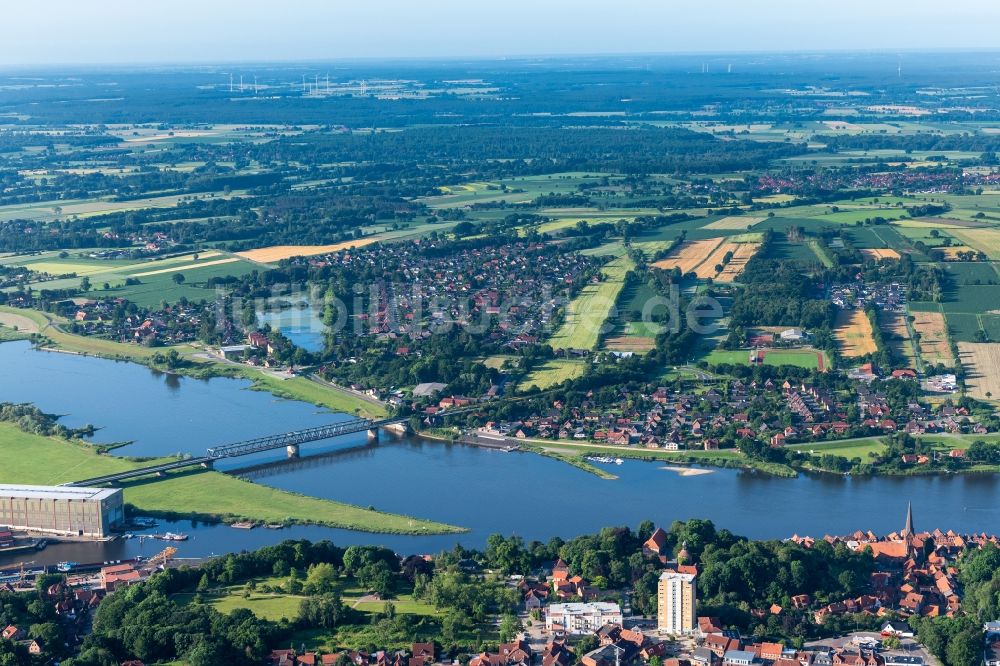 Luftaufnahme Hohnsdorf - Ortskern am Uferbereich des Elbe - Flußverlaufes in Hohnsdorf im Bundesland Niedersachsen, Deutschland