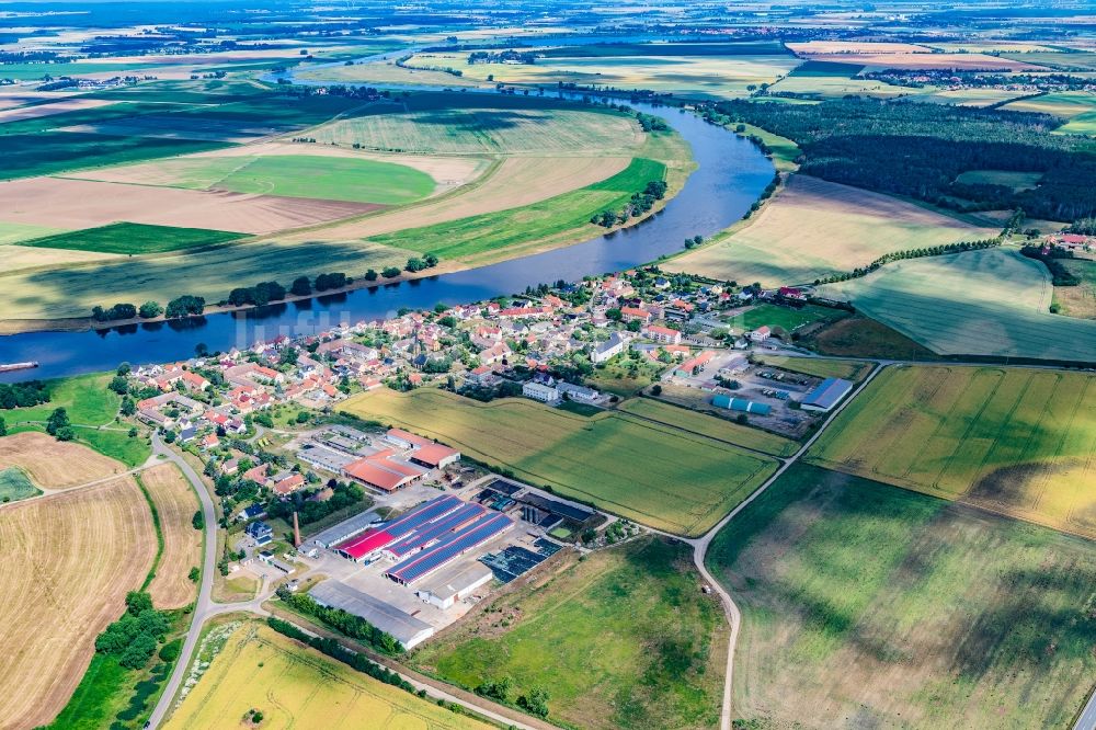 Luftaufnahme Kreinitz - Ortskern am Uferbereich des Elbe - Flußverlaufes in Kreinitz im Bundesland Sachsen, Deutschland