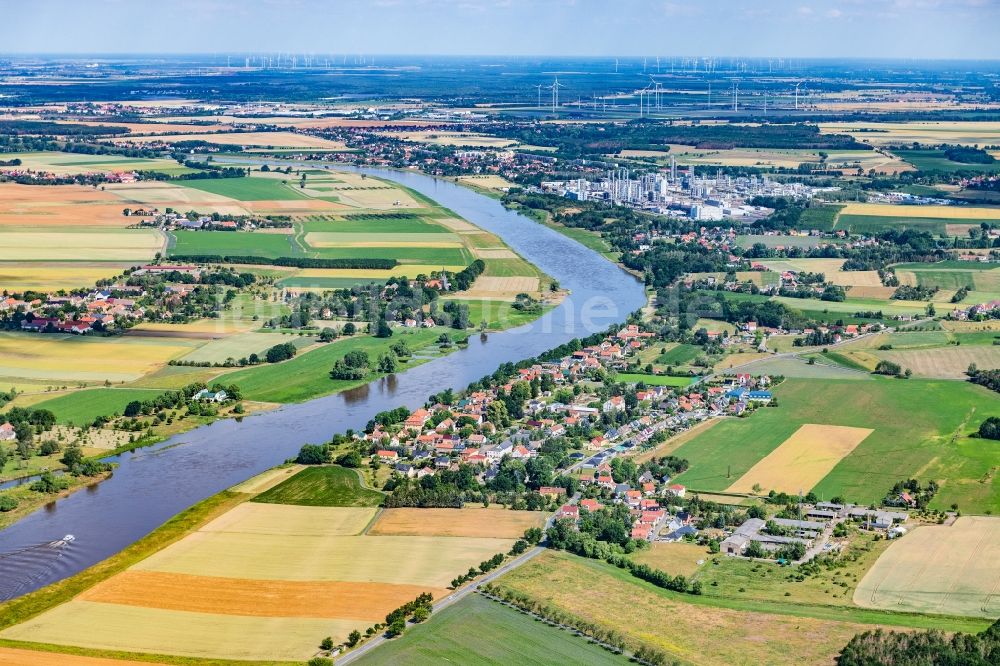 Merschwitz von oben - Ortskern am Uferbereich des Elbe - Flußverlaufes in Merschwitz im Bundesland Sachsen, Deutschland