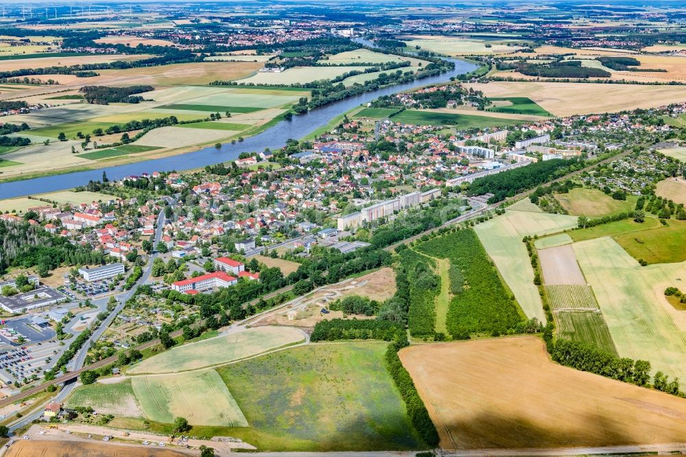 Nünchritz von oben - Ortskern am Uferbereich des Elbe - Flußverlaufes in Nünchritz im Bundesland Sachsen, Deutschland