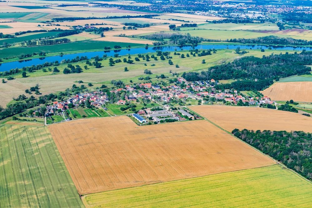 Ranies aus der Vogelperspektive: Ortskern am Uferbereich des Elbe - Flußverlaufes in Ranies im Bundesland Sachsen-Anhalt, Deutschland