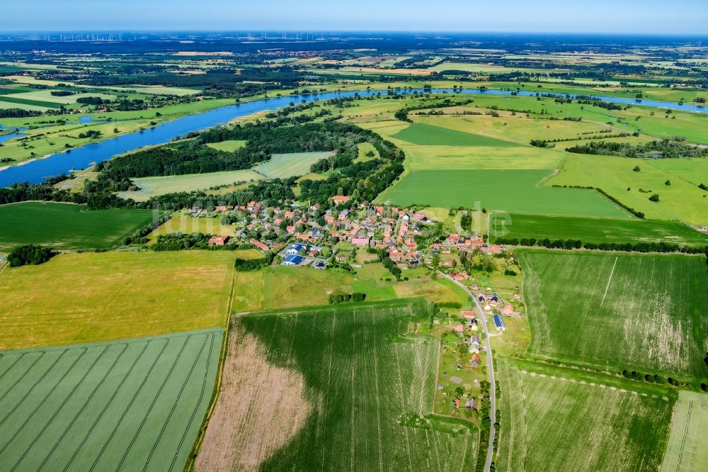 Luftaufnahme Rühstädt - Ortskern am Uferbereich des Elbe - Flußverlaufes in Rühstädt - Gnevsdorf im Bundesland Brandenburg, Deutschland