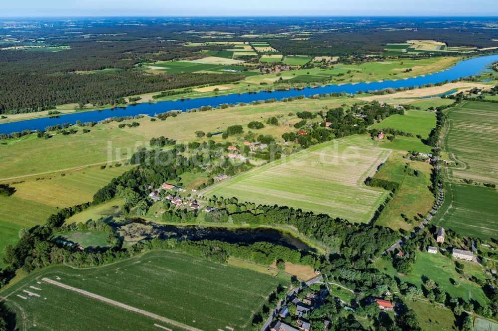 Rosendorf von oben - Ortskern am Uferbereich des Elbe - Flußverlaufes in Rosendorf im Bundesland Brandenburg, Deutschland