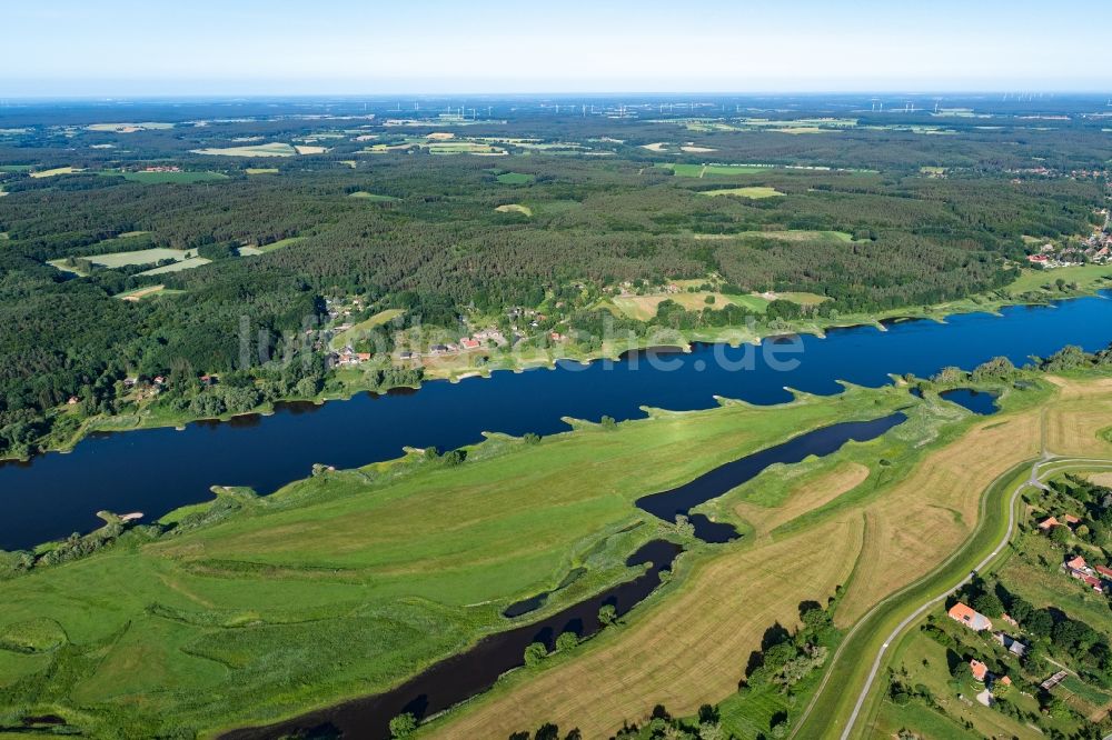 Schutschur von oben - Ortskern am Uferbereich des Elbe - Flußverlaufes in Schutschur im Bundesland Niedersachsen, Deutschland