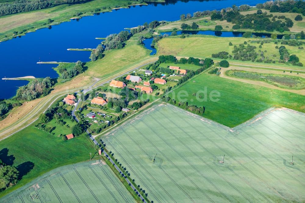 Luftaufnahme Viehle - Ortskern am Uferbereich des Elbe - Flußverlaufes in Viehle im Bundesland Niedersachsen, Deutschland