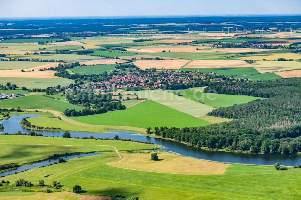 Luftaufnahme Wartenburg - Ortskern am Uferbereich des Elbe - Flußverlaufes in Wartenburg im Bundesland Sachsen-Anhalt, Deutschland