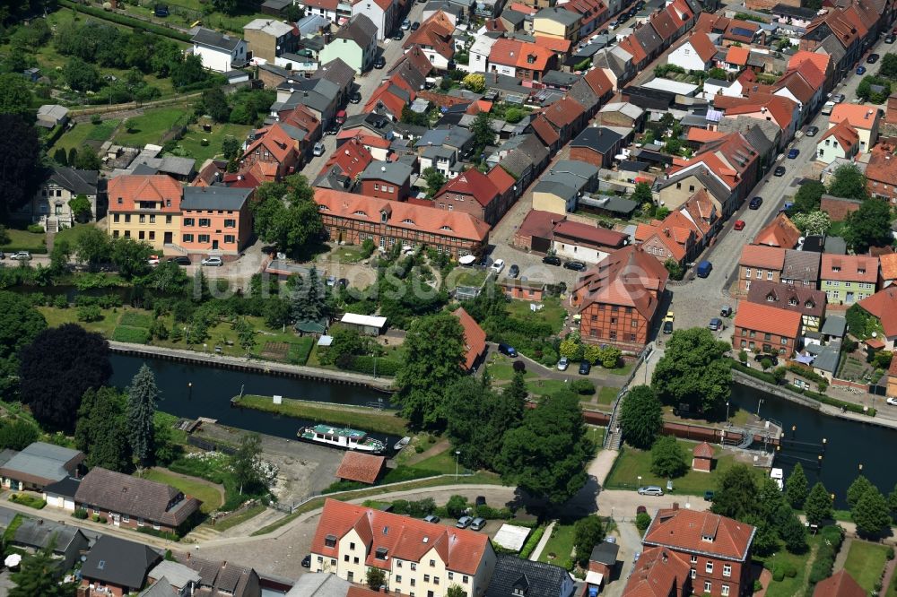 Luftbild Plau am See - Ortskern am Uferbereich des Elde - Flußverlaufes in Plau am See im Bundesland Mecklenburg-Vorpommern