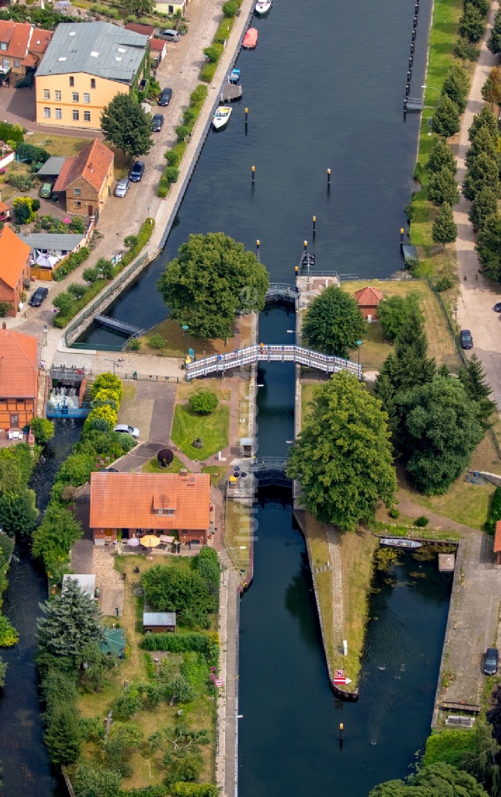 Plau am See aus der Vogelperspektive: Ortskern am Uferbereich des Elde - Flußverlaufes in Plau am See im Bundesland Mecklenburg-Vorpommern