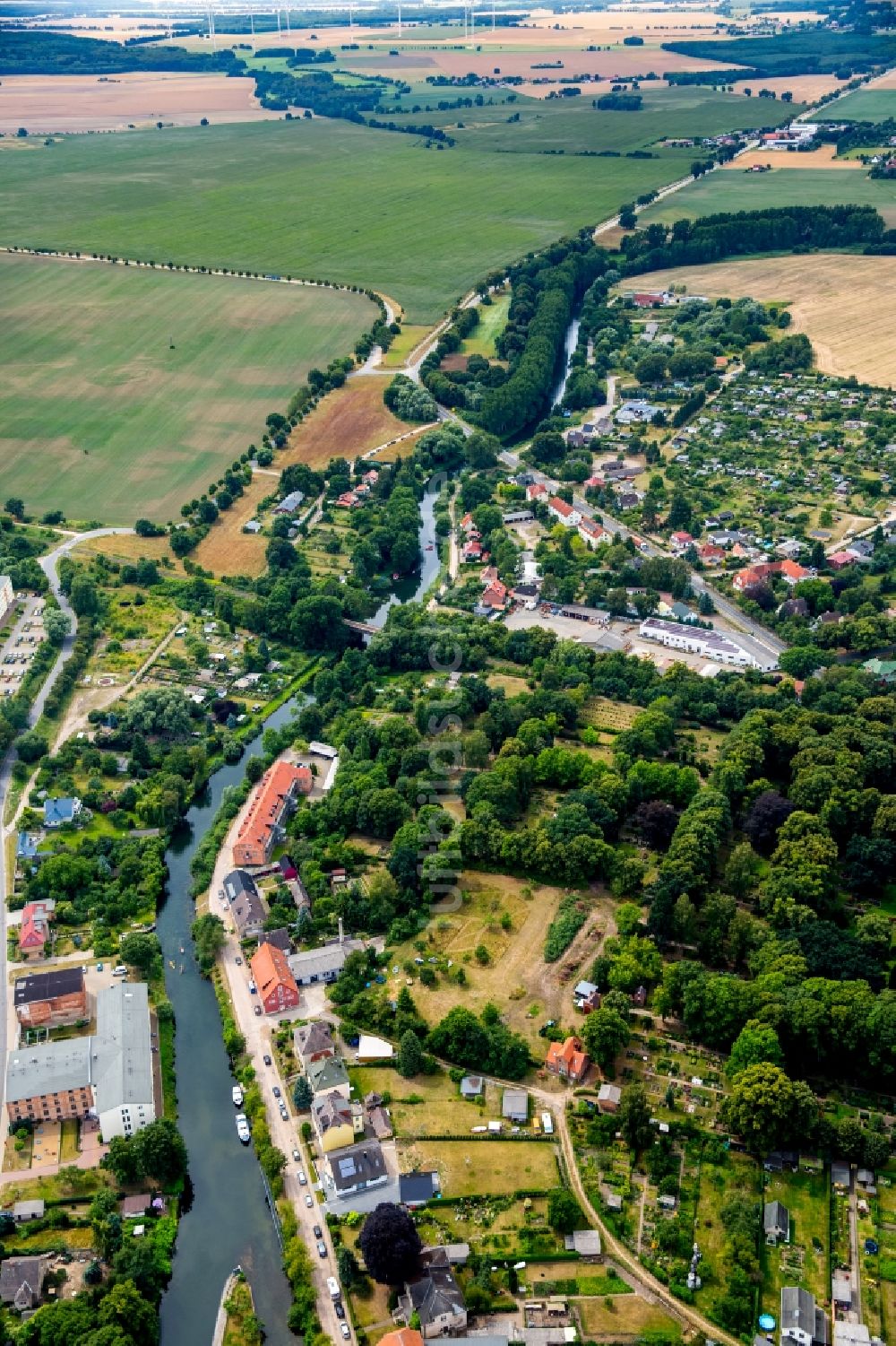 Plau am See von oben - Ortskern am Uferbereich des Elde - Flußverlaufes in Plau am See im Bundesland Mecklenburg-Vorpommern