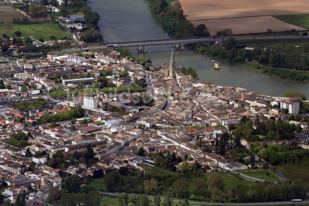 Luftbild Langon - Ortskern am Uferbereich des Garonne - Flußverlaufes in Langon in Aquitaine Limousin Poitou-Charentes, Frankreich