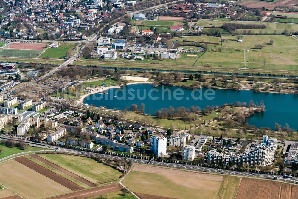 Luftaufnahme Offenburg - Ortskern am Uferbereich des Gifizsee in Offenburg im Bundesland Baden-Württemberg, Deutschland