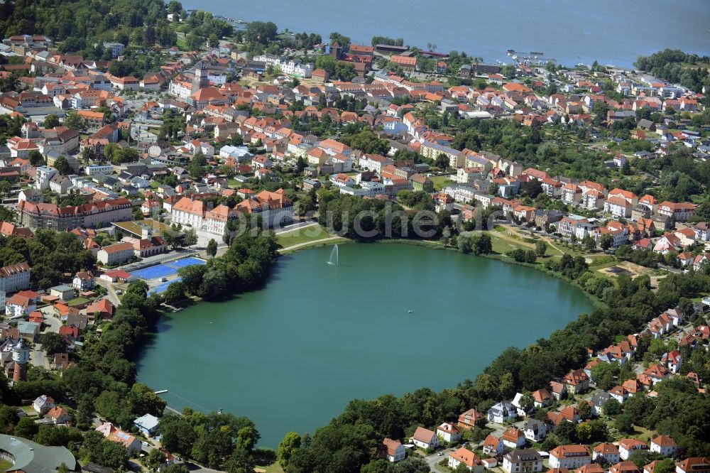 Luftbild Neustrelitz - Ortskern am Uferbereich des Glambecker See in Neustrelitz im Bundesland Mecklenburg-Vorpommern