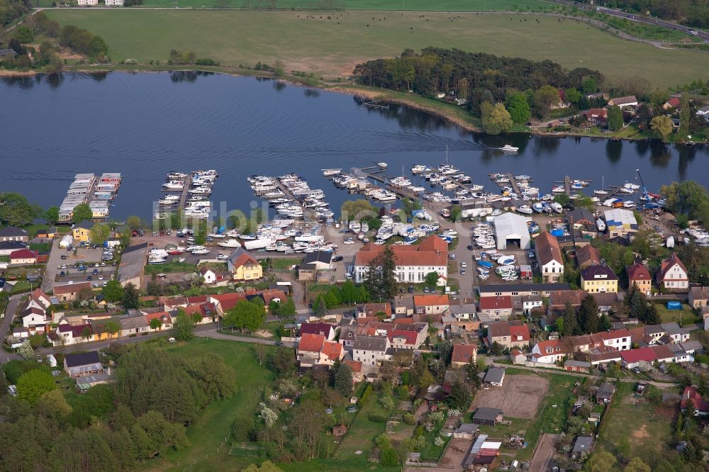 Luftaufnahme Brandenburg an der Havel - Ortskern am Uferbereich des Havel - Flußverlaufes in Brandenburg an der Havel im Bundesland Brandenburg, Deutschland