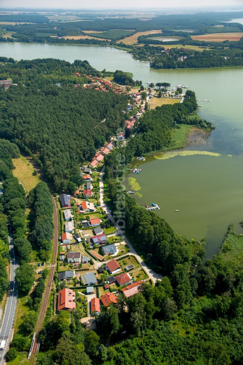 Jabel aus der Vogelperspektive: Ortskern am Uferbereich des Jabelscher See in Jabel im Bundesland Mecklenburg-Vorpommern