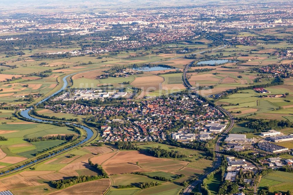 Luftbild Willstätt - Ortskern am Uferbereich des der Kinzig - Flußverlaufes in Willstätt im Bundesland Baden-Württemberg, Deutschland