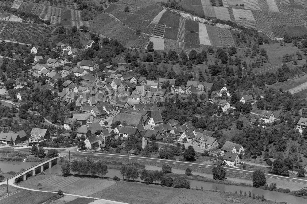 Criesbach von oben - Ortskern am Uferbereich des Kocher - Flußverlaufes in Criesbach im Bundesland Baden-Württemberg, Deutschland